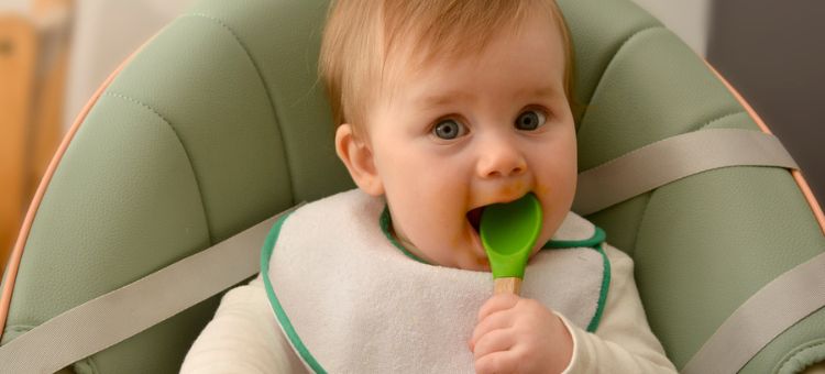 Wprowadzanie pokarmów uzupełniających w 7 miesiący życia dziecka