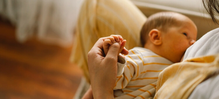 Matka karmiąca niemowlę piersią, ważny element diety matki karmiącej piersią