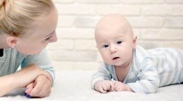 komunikacja niemowlaka z mamą