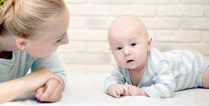 komunikacja niemowlaka z mamą