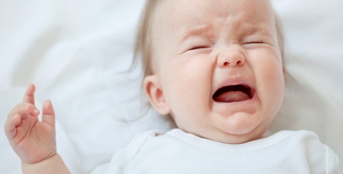 dlaczego niemowlęta płaczą