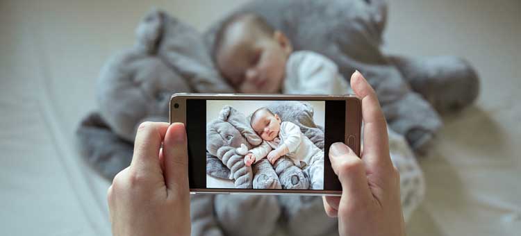 dziecko w internecie - niemowlę w mediach społecznościowych