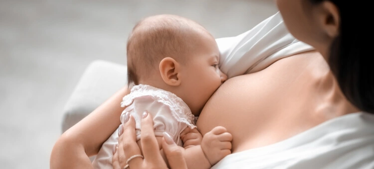Korzyści i zalety karmienia piersią przez mamę