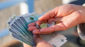 Osoba prezentująca zgromadzone środki finansowe, np. z alimentów