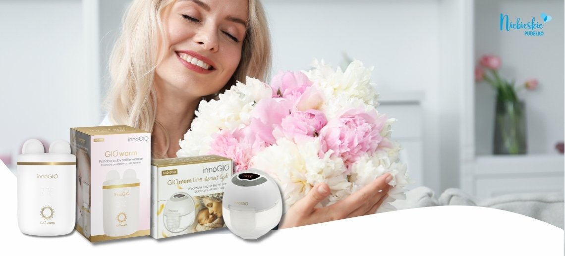 Szczęśliwa mama z bukietem kwiatów prezentująca przetestowane produkty innoGIO: laktator muszlowy GIOmum Line oraz przenośny podgrzewacz GIOwarm.