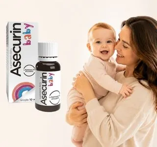 Opakowanie i butelka Asecurin baby oraz uśmiechnięta mama trzymająca niemowlę