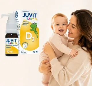 Opakowanie i butelka Juvit Baby D3 z pompką oraz uśmiechnięta mama trzymająca niemowlę